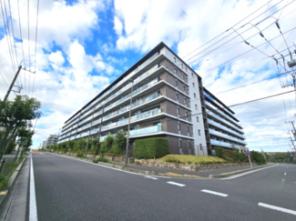 【外観】 | グランセンス吉川美南セントラルレジデンス | 駅近でありながら閑静な住宅地にあることで、住まう方のストレスの軽減と心のゆとりを育みます
