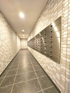 【設備】 | グランセンス吉川美南セントラルレジデンス | 外部との接触がなく視界も遮断されているため、プライバシーを阻害することなく安心して郵便物を受け取れます