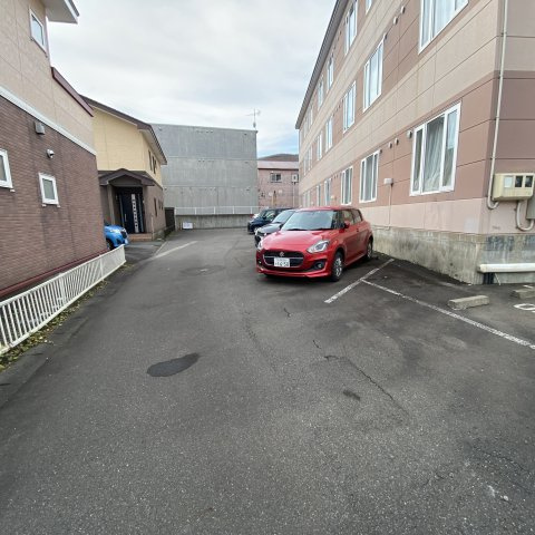 石崎コーポ８の駐車場