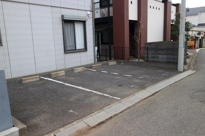 メゾン・セシリアの駐車場