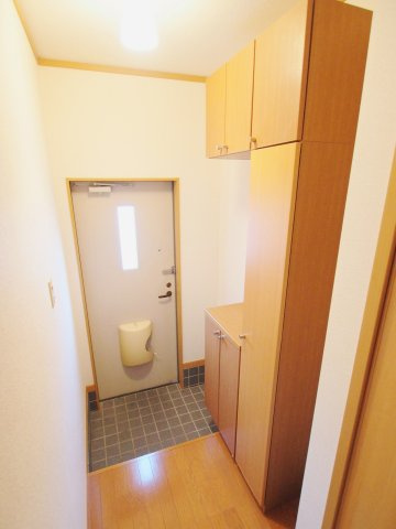 ジュネスさくらの玄関