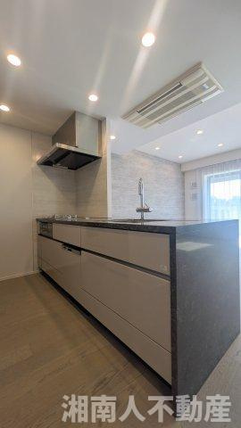 クリオ鵠沼海岸グランロワのキッチン|コンパクトなキッチンで掃除もラクラク