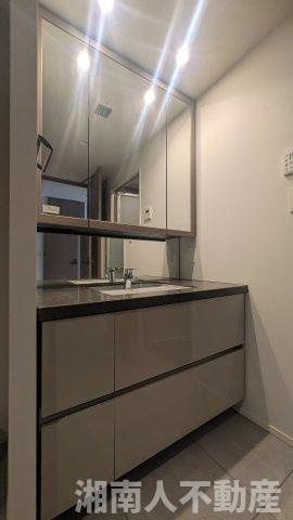 クリオ鵠沼海岸グランロワの独立洗面台|独立洗面台、朝の身支度には欠かせません