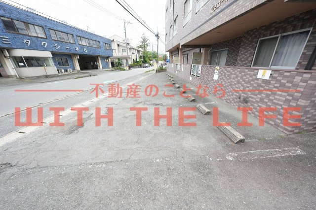 第2コーポ江頭【キャッシュバック対象物件】の駐車場|駐車場に車を止められます