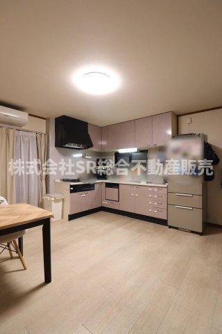 楠根3丁目中古戸建の居間・リビング|リビングは12.5帖でご家族でゆったり過ごせ、顔を毎日合わせられる造りです♪