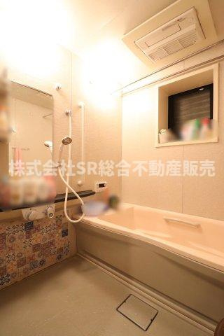 楠根3丁目中古戸建の浴室|足を伸ばしてゆったりと浸かれます♪追い焚き機能・浴室乾燥機あります☆