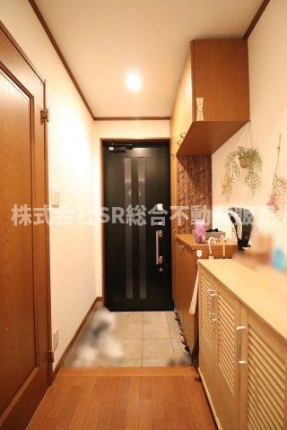 楠根3丁目中古戸建の玄関|玄関にはシューズボックスもあり広く使えます！