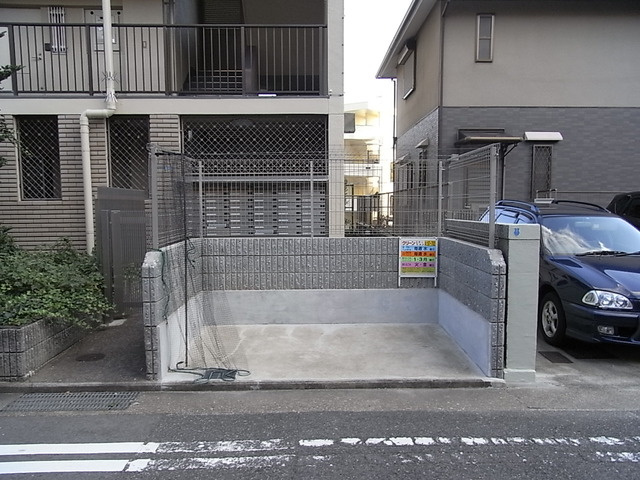 ジークレフ王子の外観|敷地内ゴミ置場