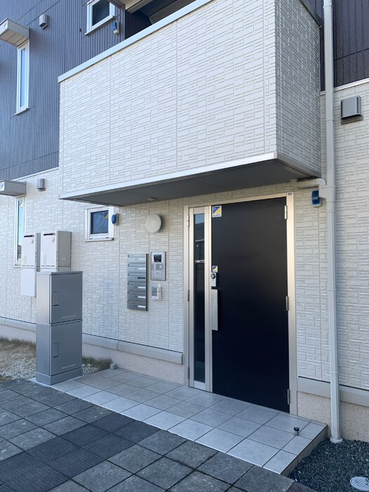 D-room OMODAKAB棟のエントランス