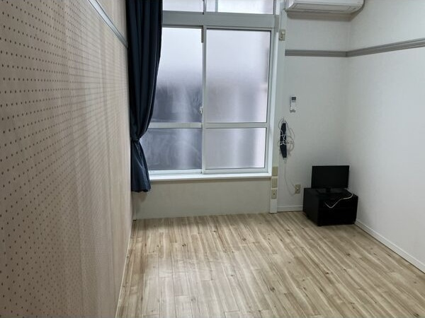 ラポール敷島の居間・リビング