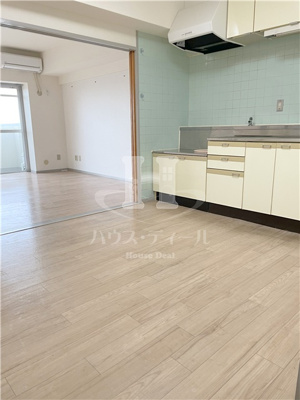 【居間・リビング】 | リバーサイドMAKIBA | ゆったり過ごせるリビングです