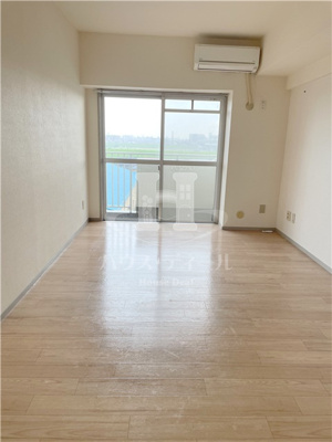 【内装】 | リバーサイドMAKIBA | 明るい色調の室内です