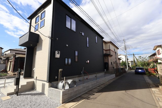 【外観】 | 《仲介手数料無料》上尾市藤波２丁目371(全1戸)新築一戸建てグラファーレ | 2025年11月3日 9:50 晴れ