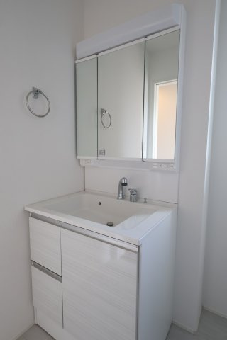 【独立洗面台】 | 《仲介手数料無料》上尾市藤波２丁目371(全1戸)新築一戸建てグラファーレ | 2025年11月3日 9:50 晴れ