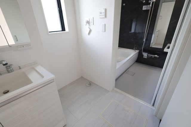 【ランドリースペース】 | 《仲介手数料無料》上尾市藤波２丁目371(全1戸)新築一戸建てグラファーレ | 2025年11月3日 9:50 晴れ