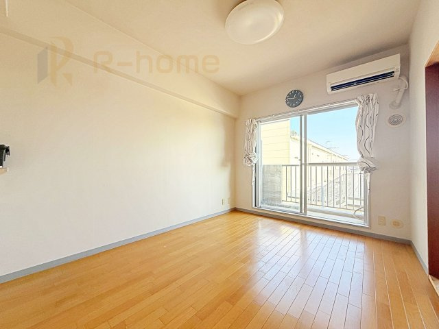 キャッスル取手　中古マンションの居間・リビング|広くて明るいＬＤＫ♪ ゆったりくつろげるリビングスペースで、ご家族皆様の笑顔が溢れます。