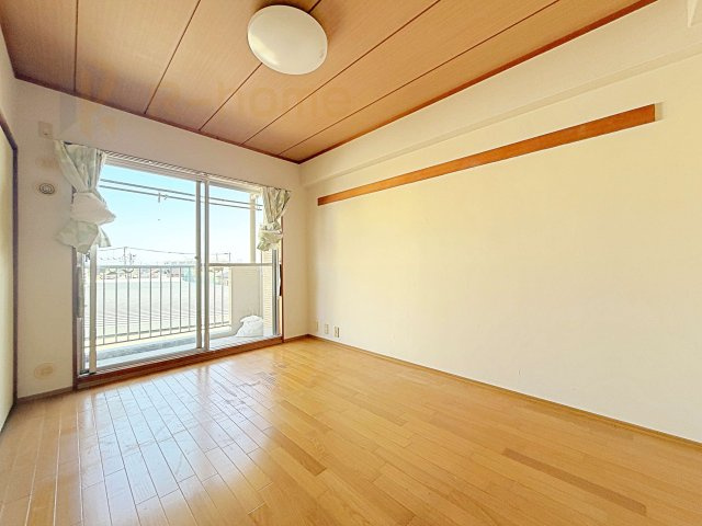 キャッスル取手　中古マンションの洋室|リビング隣接の6帖洋室♪
開放してリビングと繋げればゆとりの大空間！