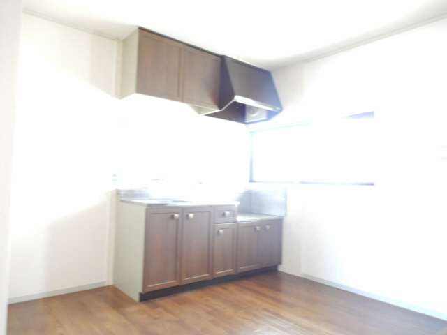 姫路市御立西２丁目のハイツの居間・リビング