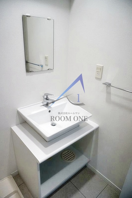 ヴィータローザ横浜吉野町の洗面所|独立洗面台です。