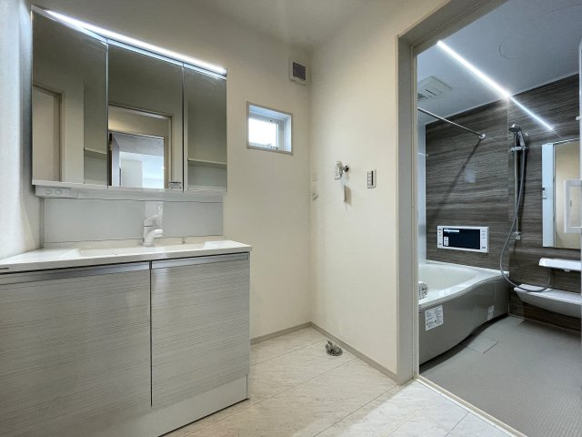 実際見てみると、ほう…これは…な家なんですっ！【旭区白根７丁目】新築戸建の独立洗面台|独立洗面化粧台が付いています