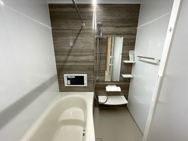 実際見てみると、ほう…これは…な家なんですっ！【旭区白根７丁目】新築戸建の浴室|コンパクトで使いやすいお風呂です