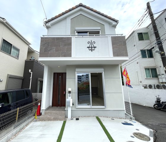 実際見てみると、ほう…これは…な家なんですっ！【旭区白根７丁目】新築戸建の外観|外観もきれいです