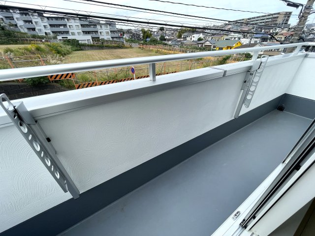 実際見てみると、ほう…これは…な家なんですっ！【旭区白根７丁目】新築戸建のバルコニー|お洗濯にも便利なバルコニー付き