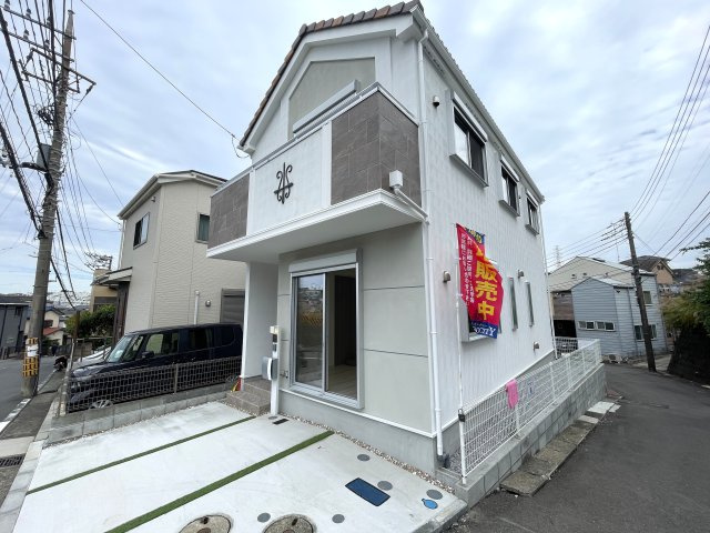 実際見てみると、ほう…これは…な家なんですっ！【旭区白根７丁目】新築戸建の外観|きれいな外観です