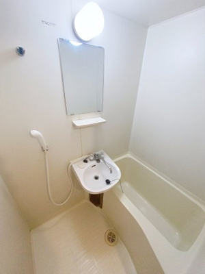 【浴室】 | ぱれっと | ※同建物の他のお部屋のお写真です