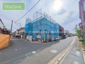 【前面道路含む現地写真】 | 小学校9分　WIC×2　長期優良住宅　夏見台1　全2棟　1号棟 | 販売現地
