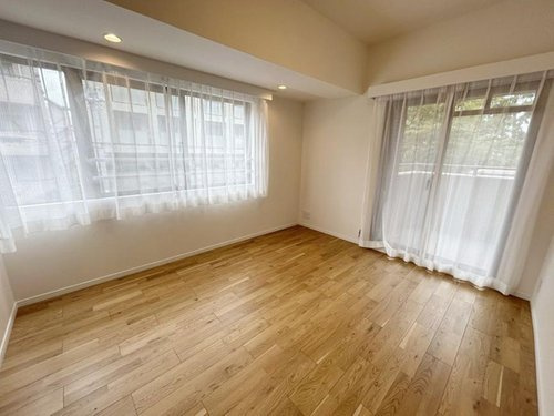 ファミール西宮・夙川公園の洋室