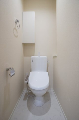 【トイレ】 | ラビアンローゼ | 暖房洗浄便座付トイレです
