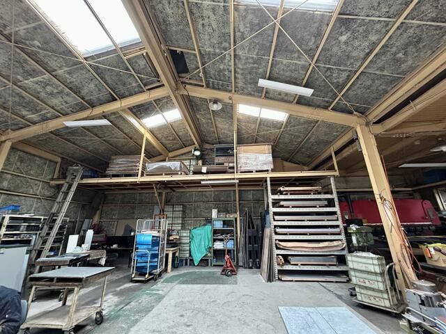 勝川町１丁目　事務所付貸倉庫の内装