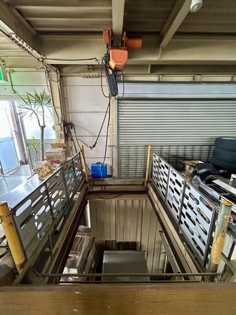 勝川町１丁目　事務所付貸倉庫の内装