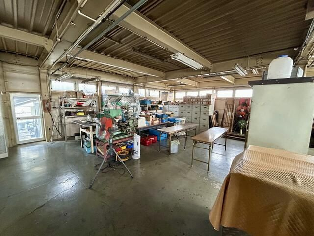 勝川町１丁目　事務所付貸倉庫の内装