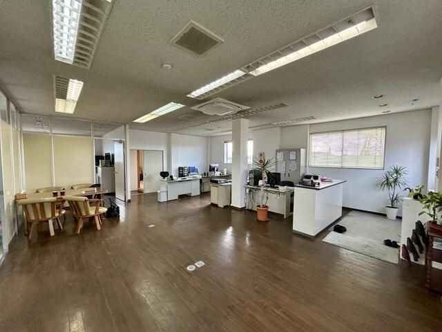 勝川町１丁目　事務所付貸倉庫の内装