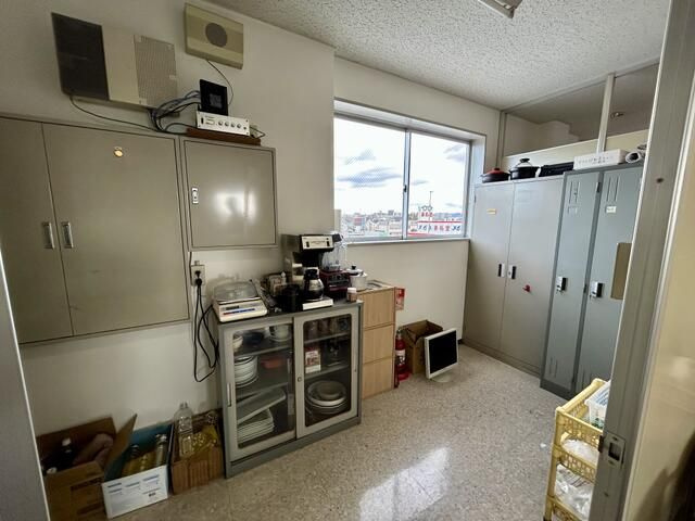勝川町１丁目　事務所付貸倉庫の内装