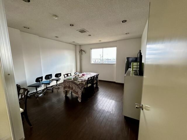 勝川町１丁目　事務所付貸倉庫の内装