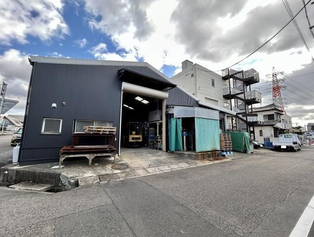 勝川町１丁目　事務所付貸倉庫の外観