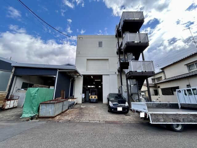 勝川町１丁目　事務所付貸倉庫の外観