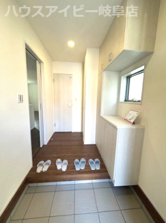 【玄関】 | 岐阜市野一色新築建売全3棟！長森北小学校徒歩5分！5LDK！リビングはゆとりの16帖！ | 岐阜市野一色新築建売全3棟！長森北小学校徒歩5分！5LDK！リビングはゆとりの16帖！