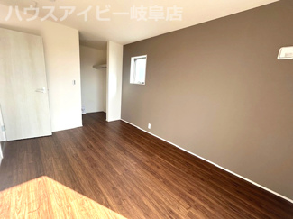 【洋室】 | 岐阜市野一色新築建売全3棟！長森北小学校徒歩5分！5LDK！リビングはゆとりの16帖！ | 岐阜市野一色新築建売全3棟！長森北小学校徒歩5分！5LDK！リビングはゆとりの16帖！