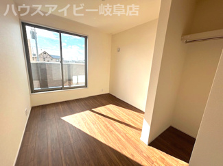 【玄関】 | 岐阜市野一色新築建売全3棟！長森北小学校徒歩5分！5LDK！リビングはゆとりの16帖！ | 岐阜市野一色新築建売全3棟！長森北小学校徒歩5分！5LDK！リビングはゆとりの16帖！