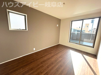 【洋室】 | 岐阜市野一色新築建売全3棟！長森北小学校徒歩5分！5LDK！リビングはゆとりの16帖！ | 岐阜市野一色新築建売全3棟！長森北小学校徒歩5分！5LDK！リビングはゆとりの16帖！