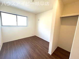 【洋室】 | 岐阜市野一色新築建売全3棟！長森北小学校徒歩5分！5LDK！リビングはゆとりの16帖！ | 岐阜市野一色新築建売全3棟！長森北小学校徒歩5分！5LDK！リビングはゆとりの16帖！