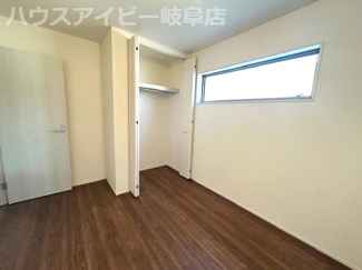 【洋室】 | 岐阜市野一色新築建売全3棟！長森北小学校徒歩5分！5LDK！リビングはゆとりの16帖！ | 岐阜市野一色新築建売全3棟！長森北小学校徒歩5分！5LDK！リビングはゆとりの16帖！