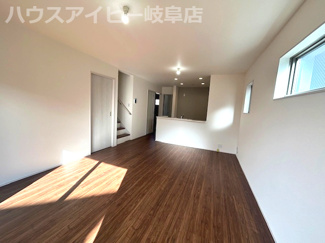 【居間・リビング】 | 岐阜市野一色新築建売全3棟！長森北小学校徒歩5分！5LDK！リビングはゆとりの16帖！ | 岐阜市野一色新築建売全3棟！長森北小学校徒歩5分！5LDK！リビングはゆとりの16帖！