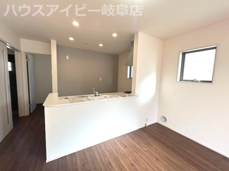 【居間・リビング】 | 岐阜市野一色新築建売全3棟！長森北小学校徒歩5分！5LDK！リビングはゆとりの16帖！ | 岐阜市野一色新築建売全3棟！長森北小学校徒歩5分！5LDK！リビングはゆとりの16帖！