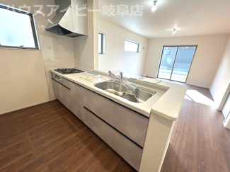 【キッチン】 | 岐阜市野一色新築建売全3棟！長森北小学校徒歩5分！5LDK！リビングはゆとりの16帖！ | 岐阜市野一色新築建売全3棟！長森北小学校徒歩5分！5LDK！リビングはゆとりの16帖！