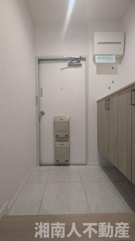 コーポ鵠沼B棟の玄関|明るい玄関です